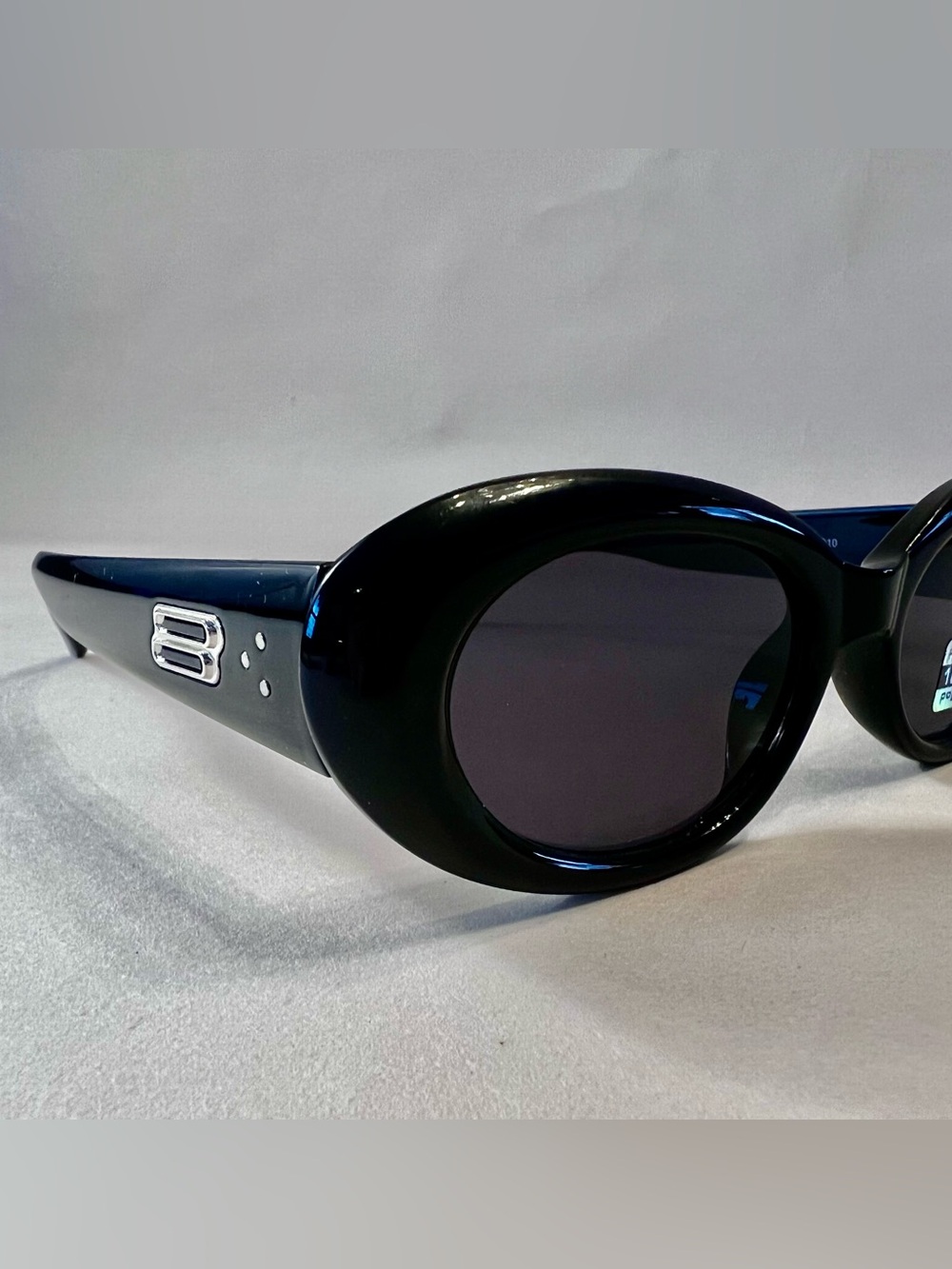 Black with Gray Cats Eye Women’s Sunglasses - 100% UV Protection - Picture 2 of 4